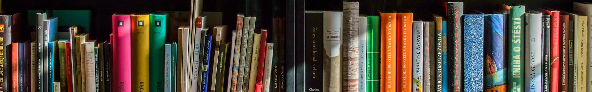 Livres dans une bibliothèque