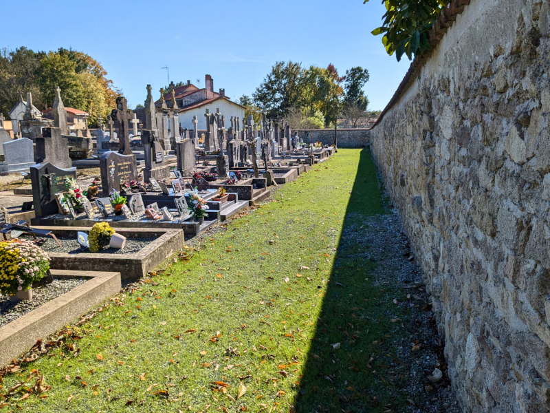 Réaménagement du cimetière en cours 🌷